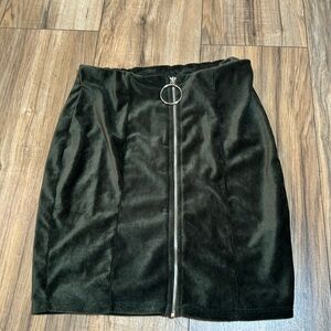 Green velvety skirt. Fashion nova circa 2015 size medium fits like small